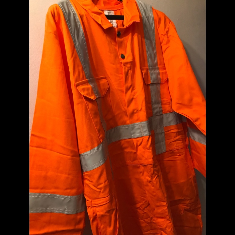 Hi Visibility reflecting suit